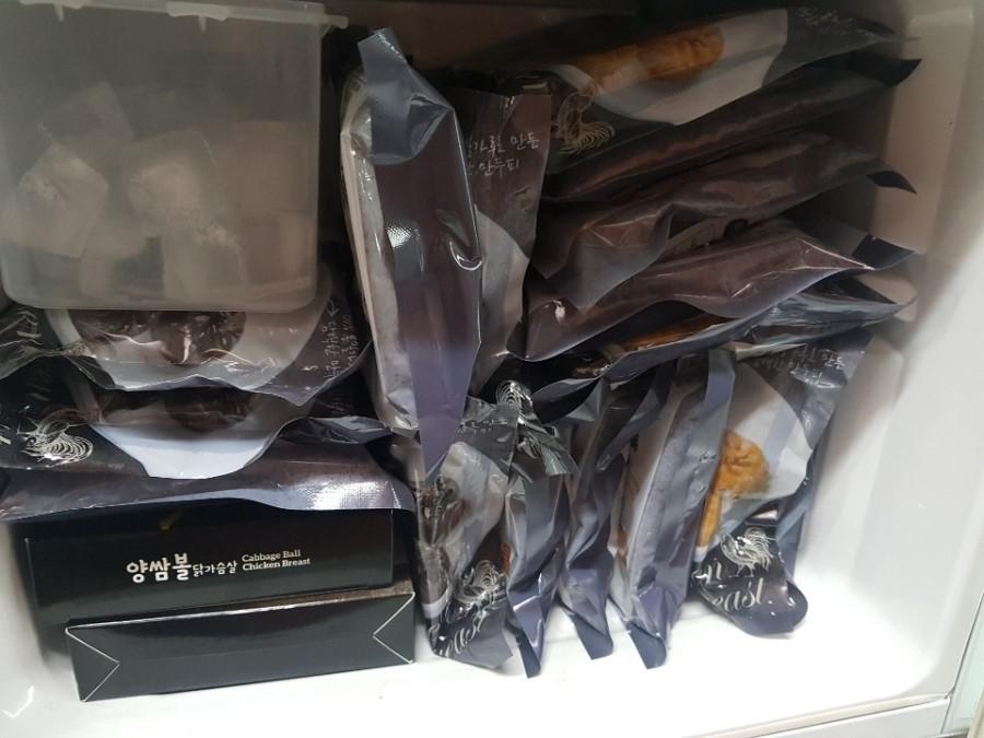 신속한배달 감사합니다~ 만두를 좋아하는데, 맛있으면 또 구매하겠습니다~^^