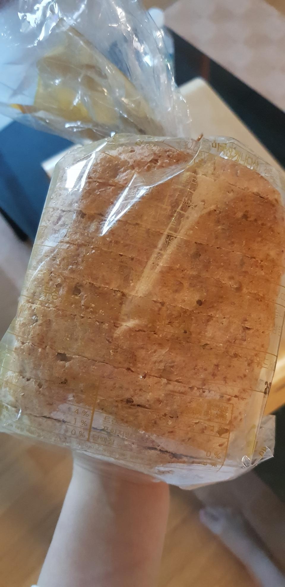 자주먹던 빵의 시깜은 아니에요
건강해지는 느낌이에요