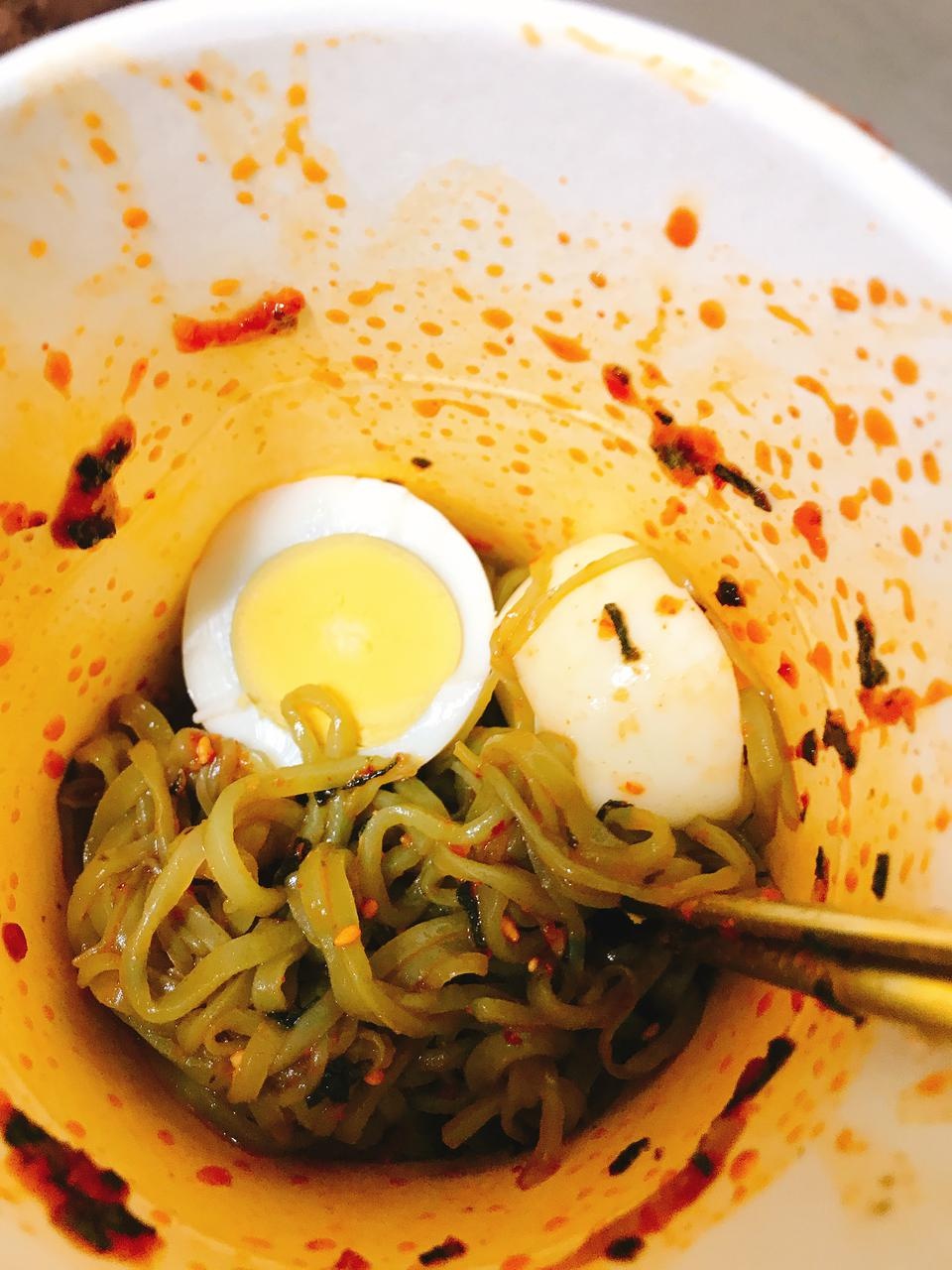 곤약이면 밤에겅부하느라 배고파서 저녁은 굶어도 야식은 못참겟더라고요 하나씩먹으니 든든하고좋아요