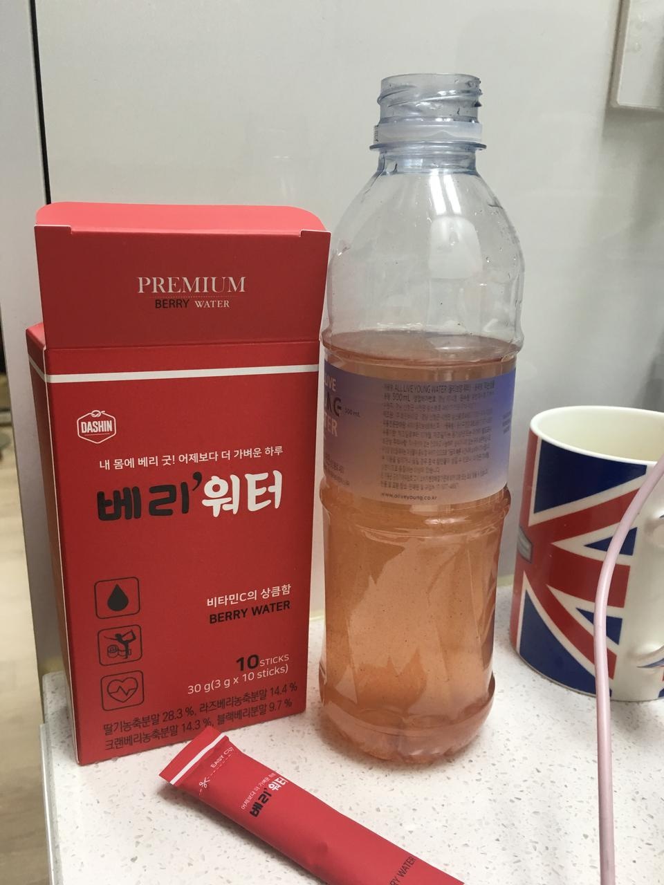 잘 받았어요!! 오자마자. 500미리 물에 타 마셨는데요, 원래는 300미리에 타 마시라 해선지 조금 약하지만 ...