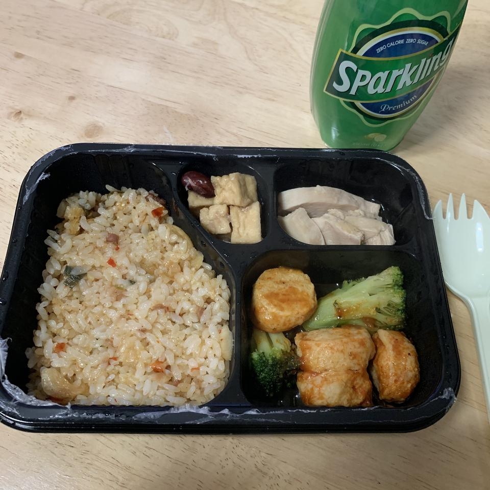 맛있고 균형잡힌 일석이조 식단!! 값이 싸다고 할 순 없지만 다이어트 하는 맞벌이 부부에겐 너무 좋네요!