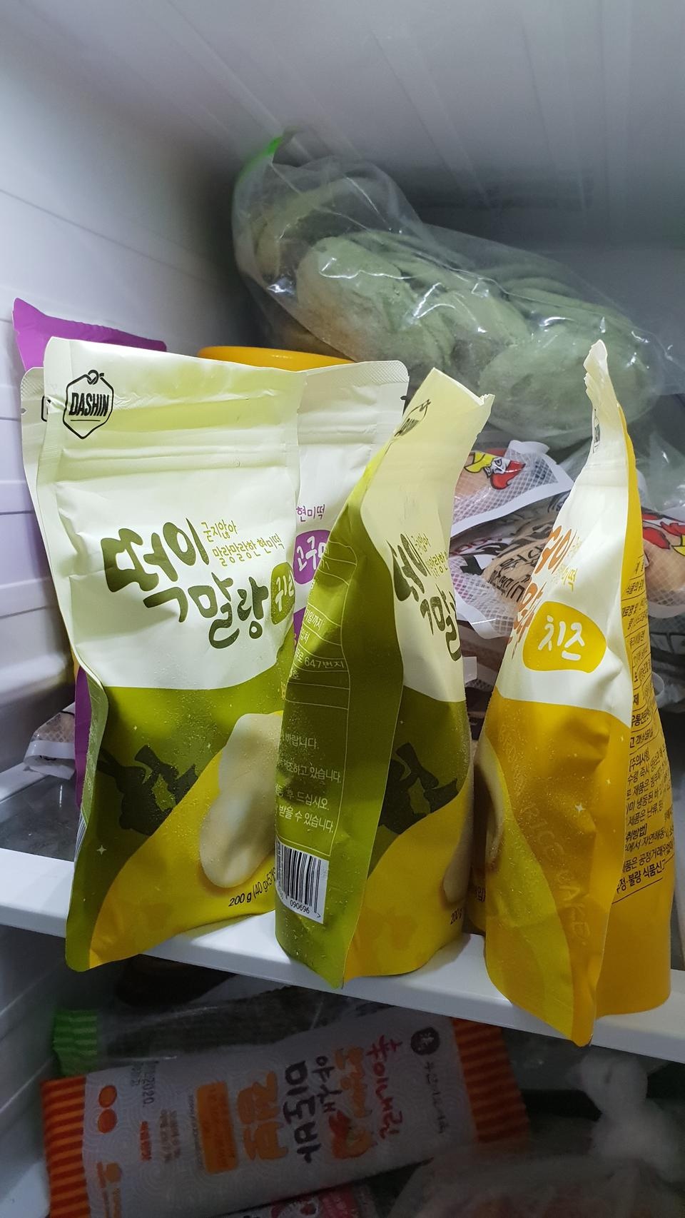 와진짜맛잇어요 얼마나먹었는지몰라요
일단 치즈부터뜯었는데 정말 만족오브만족입니당