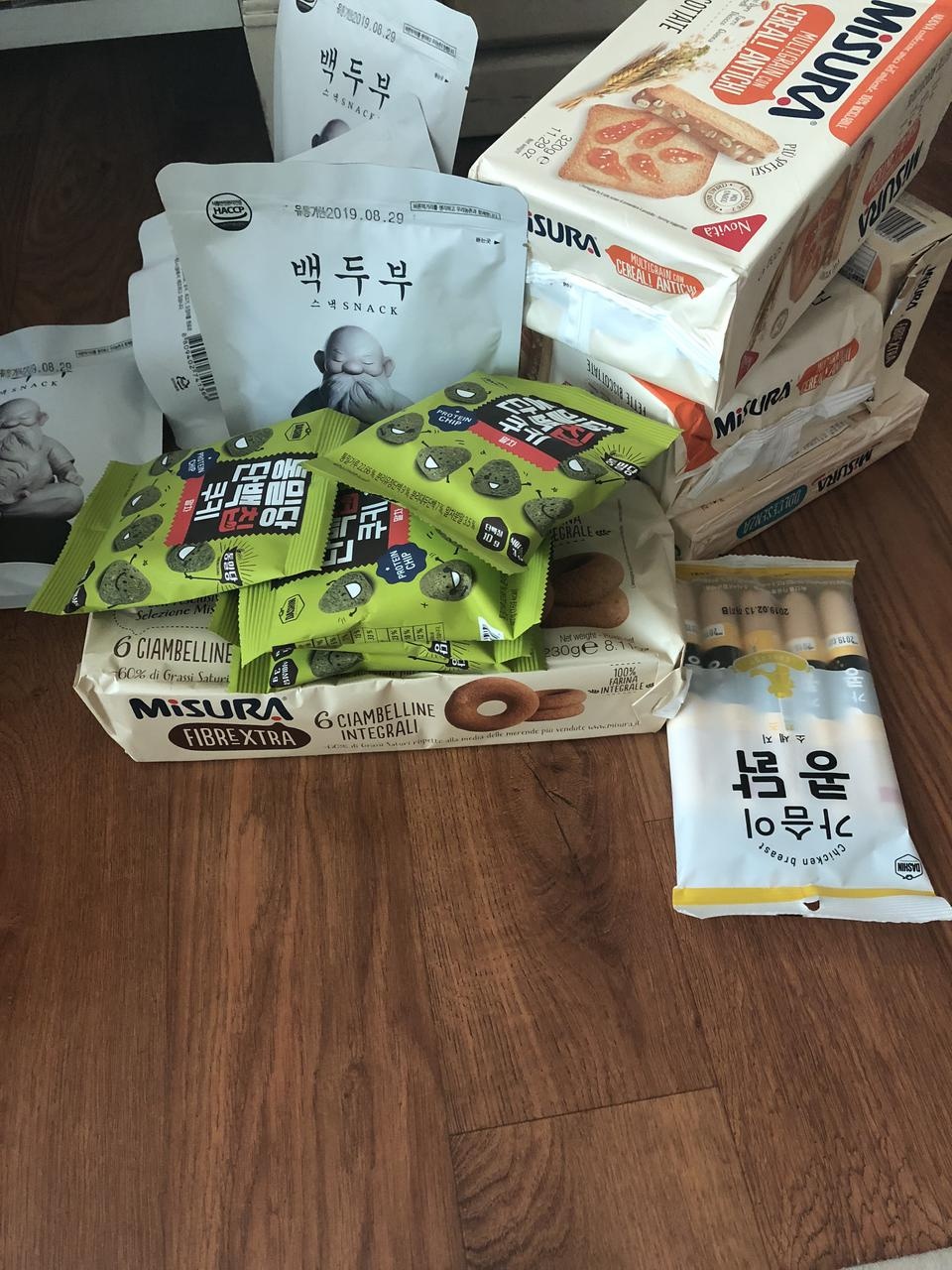 진짜 담백하고 맛잇어요!!녹차를 워낙 조아하는데 은은하게 향도 나고 달지않고 짱입니다!!!