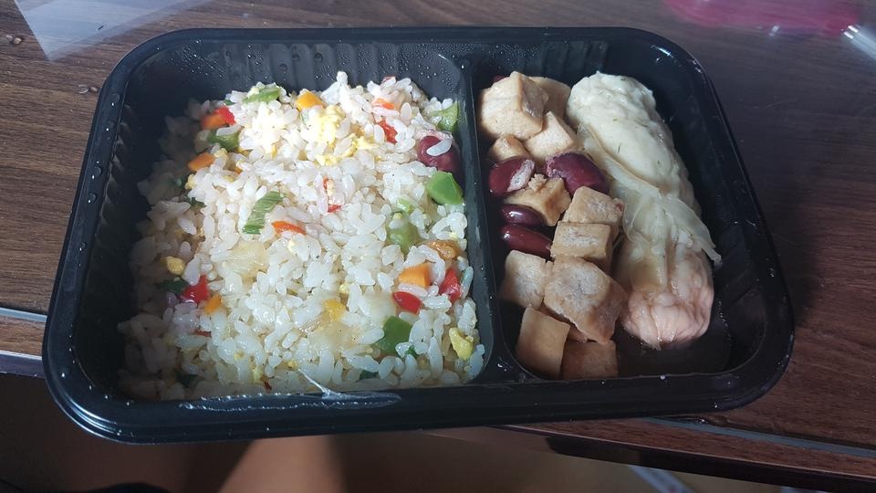 간편하게 돌려서 바로먹을수있고 맛도 괜찮네요