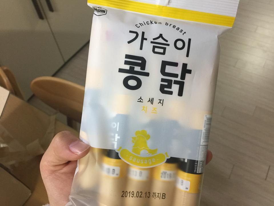 식감이 일반 소세지랑 다르게 퍽퍽한 느낌이지만 맛있어요