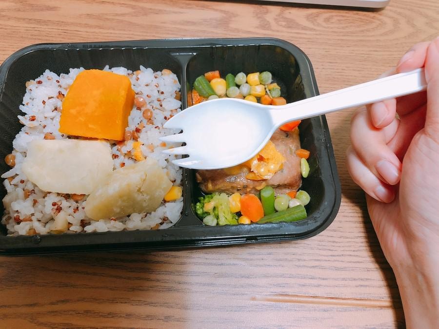 저녁 다이어트식으로 12팩샀는데 저는 워낙에 건강식좋아해서 맛있게 먹었는데 남편은 워낙 야채나 건강식은...