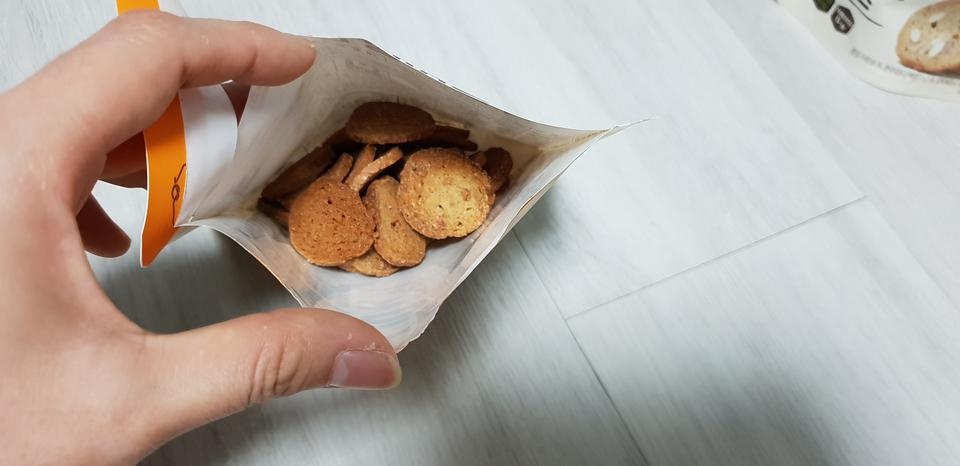 맛있어요 한봉지 더 오는게 좋네요~
양에비해 비싸요