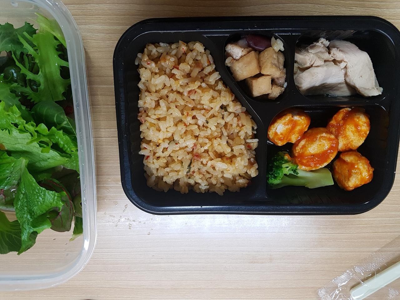 맛있어요! 간도 짜지 않고 맛있고 반찬이 다양해서 좋아요.