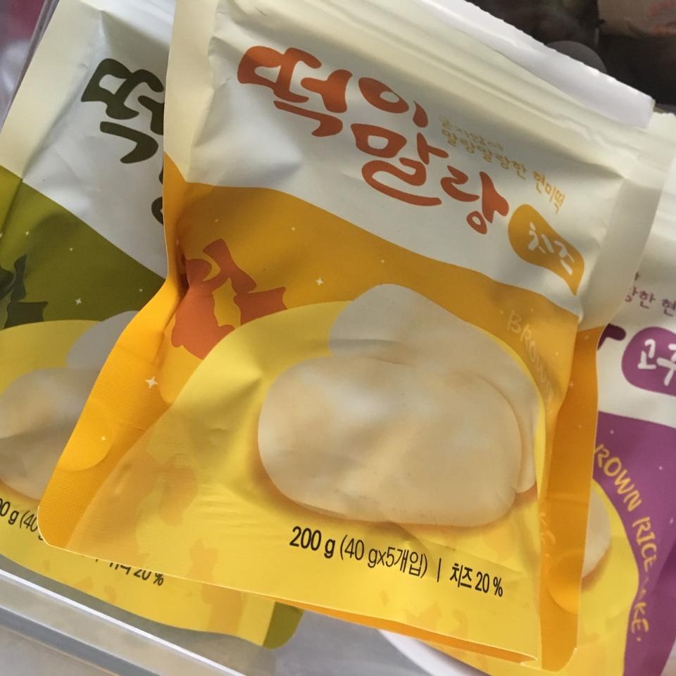 치즈떡이 제일 입맛에 맞아용ㅎㅎ 쫀득하고 귀엽고ㅎㅎㅎ 하나두개씩 간편하게 가지고 다니기 좋아용!