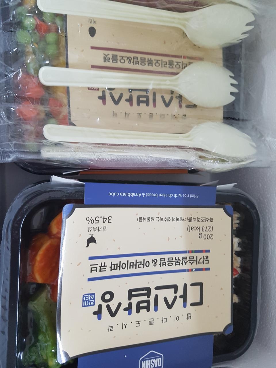 세일해서 한번 구매해봤는데
먹어보고 괜찮으면 또 구매하려구요
포스푼 같이 들어있어서 너무 좋네요
