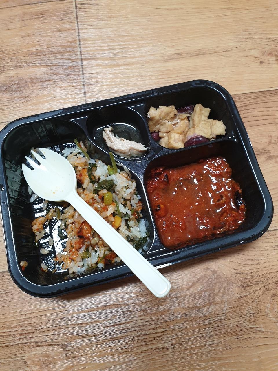 전에 먹었던 이런 도시락보다 훨씬 맛있네요 ㅎㅎ 자극적인맛도 있어서 좋아요 ㅋㅋㅋ