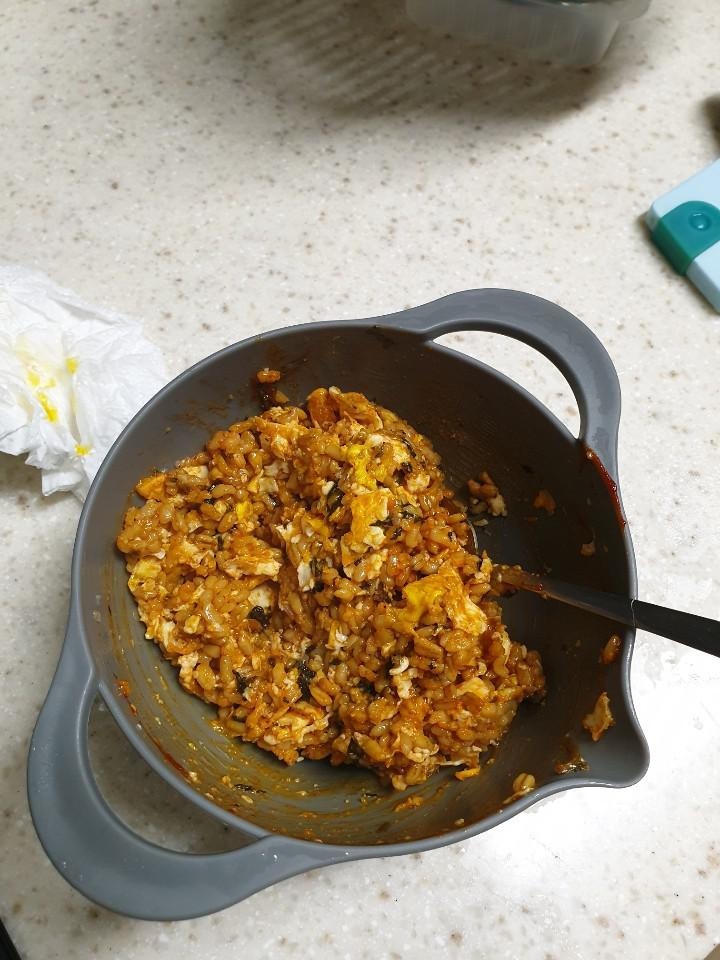 이거 완전 물건 입니다. 
요거 하나에 계란 후라이 얹고 참기름 뿌려 비벼먹으니 정말 밥한공기 먹은듯 든든...