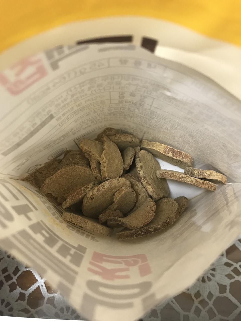 인절미맛 고소해요! 맛이 엄청 나는건 아니고 처음 먹었을때 고소한 맛 나요 개인적으로는 갈릭버터 맛이 더...