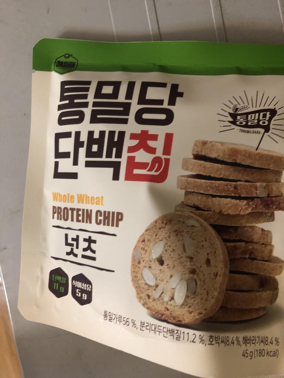 바삭해요.... 커피랑 굿