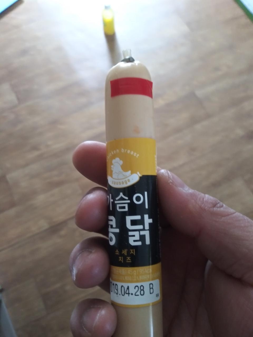 소세지맛이정말좋아요그냥닭가슴살만먹으면 쫌부담스러웠는데 이건 정말소시지먹는맛이에요