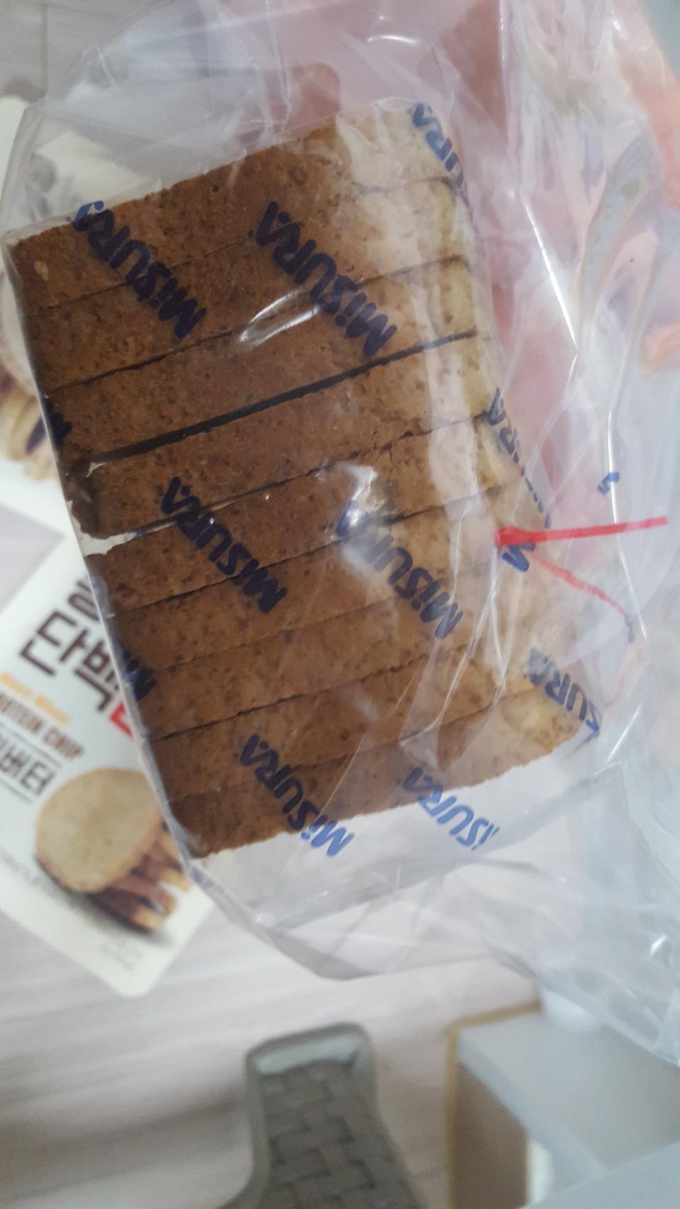 바삭합니당ㅎㅎ
그릭요거트와 먹으니 맛나요