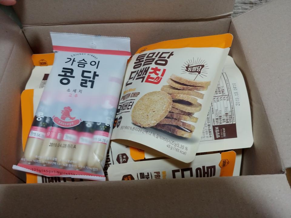 빠른 배송 감사합니다. 갈릭버터가 가장 맛있어서 이걸로만 주문했어요. 간식 겸 단백질 소시지도 같이 구매...