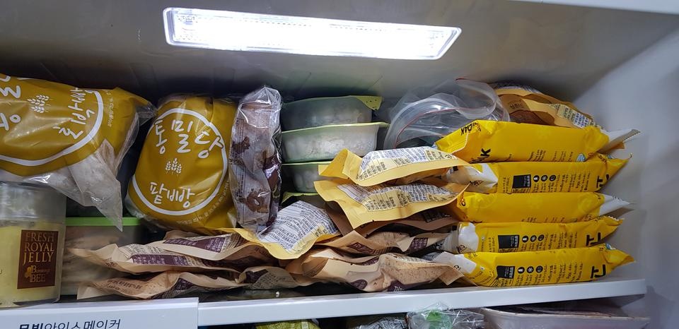 팥빵맛있어요. 포만감도 있구. 한끼 식사대용으로 좋습니다
