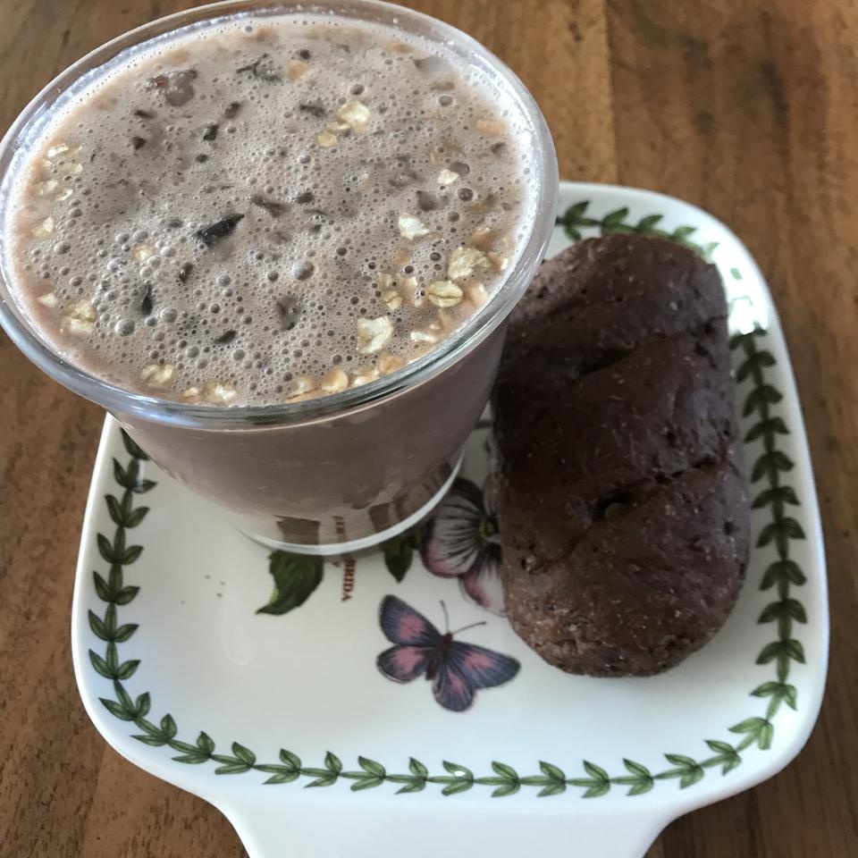 고냥 다이어트 할 때 초코맛을 느끼고 싶을 때 괜찮아요 퍽퍽하고 밀도감 있는 빵 좋아해서 저는 괜찮아용