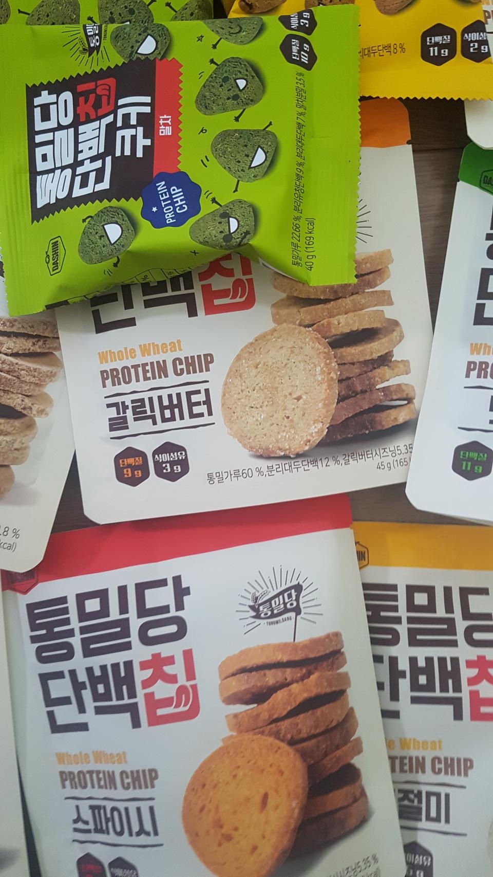 아직먹어보진않았는데
기대가커요ㅎㅎ
글구 4개는 작은거로오네요ㅜㅜ
큰거로다주는줄ㅜ.ㅜ
많이사두서비스...