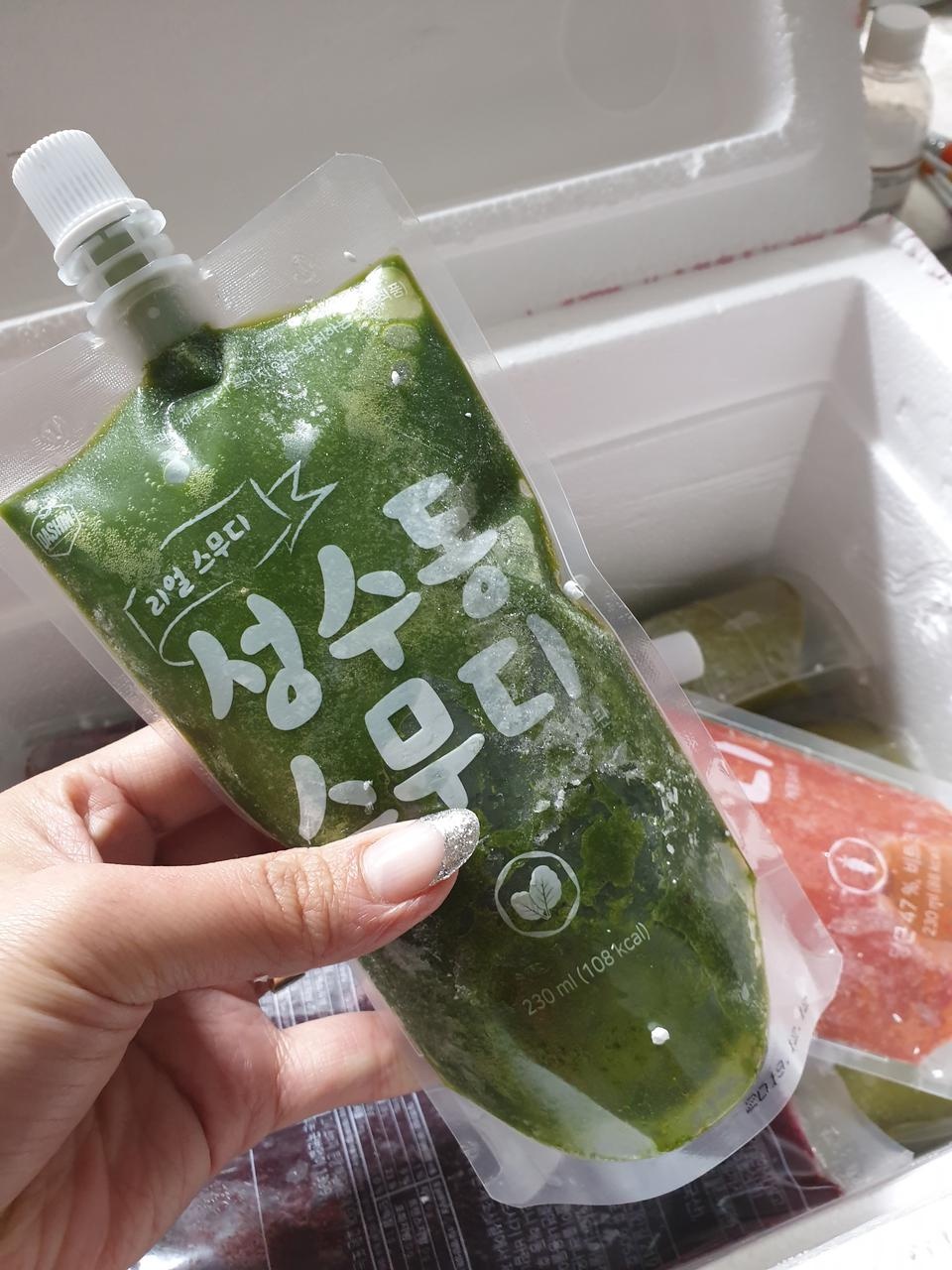 오후두시쯤 택배받았는데
저녁10시에퇴근하고 열어보니 샤베트수준보다 얼어있었어요! 그래서 넘좋았구요
바...