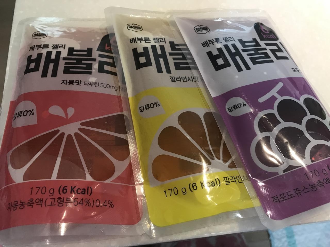 여러가지 맛을 맛보고 싶어서 주문했어요! 체리맛 빼고는 다 맛있게 먹었네요 ^_ㅜ 다음 주문에 도움이 될 ...