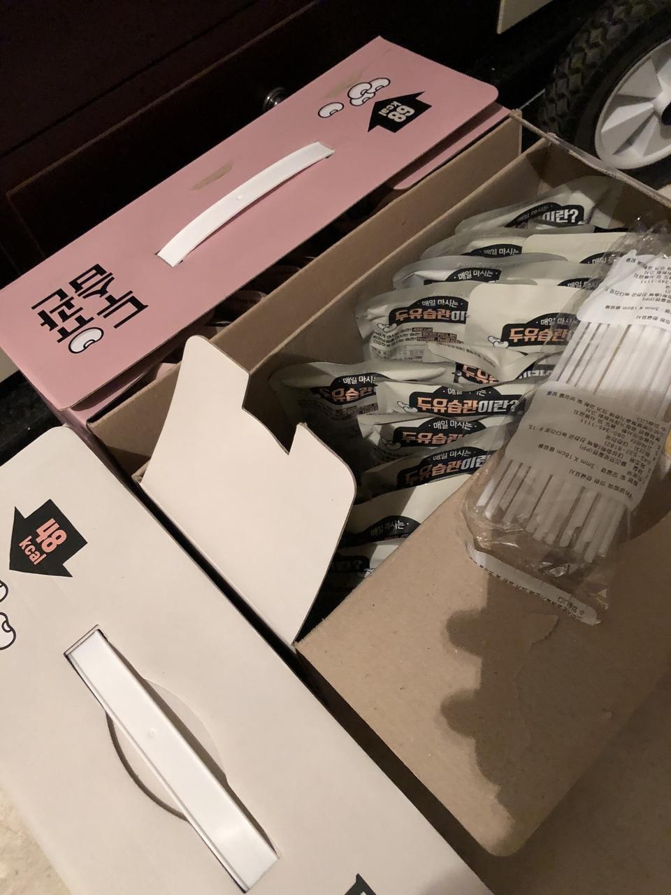 성분이랑 함량비교에서 만족했고 칼로리도 완벽!!
단맛도 거의 안나고 다이어트 쉐이크 등등에서 섞어먹기 ...