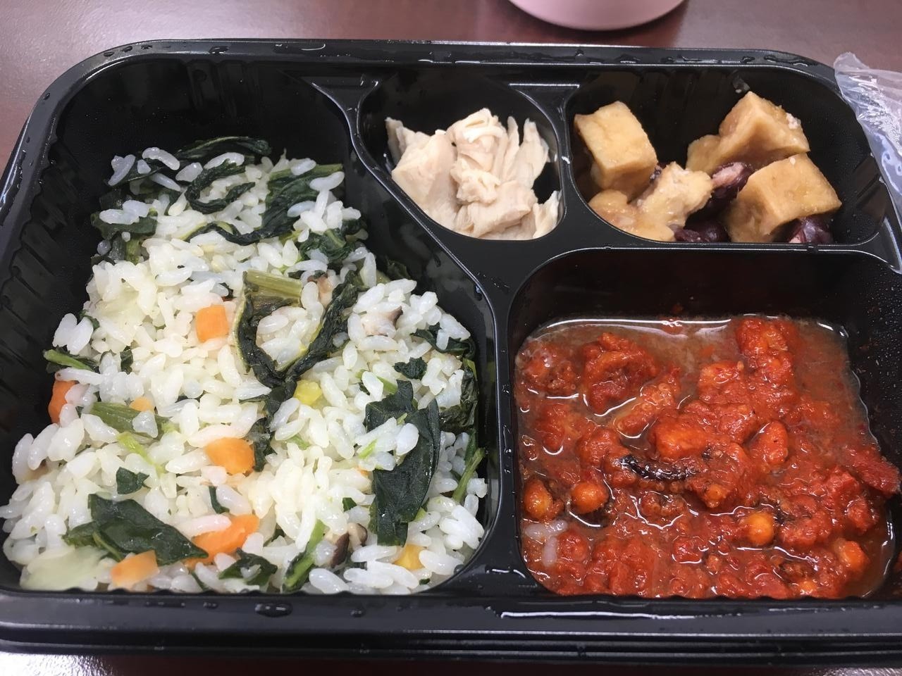 한 시 전에 주문해서 다음날 받아봤어요ㅎㅎ 빨라서 좋네요 맛은 다른 냉동도시락보다 맛있어요