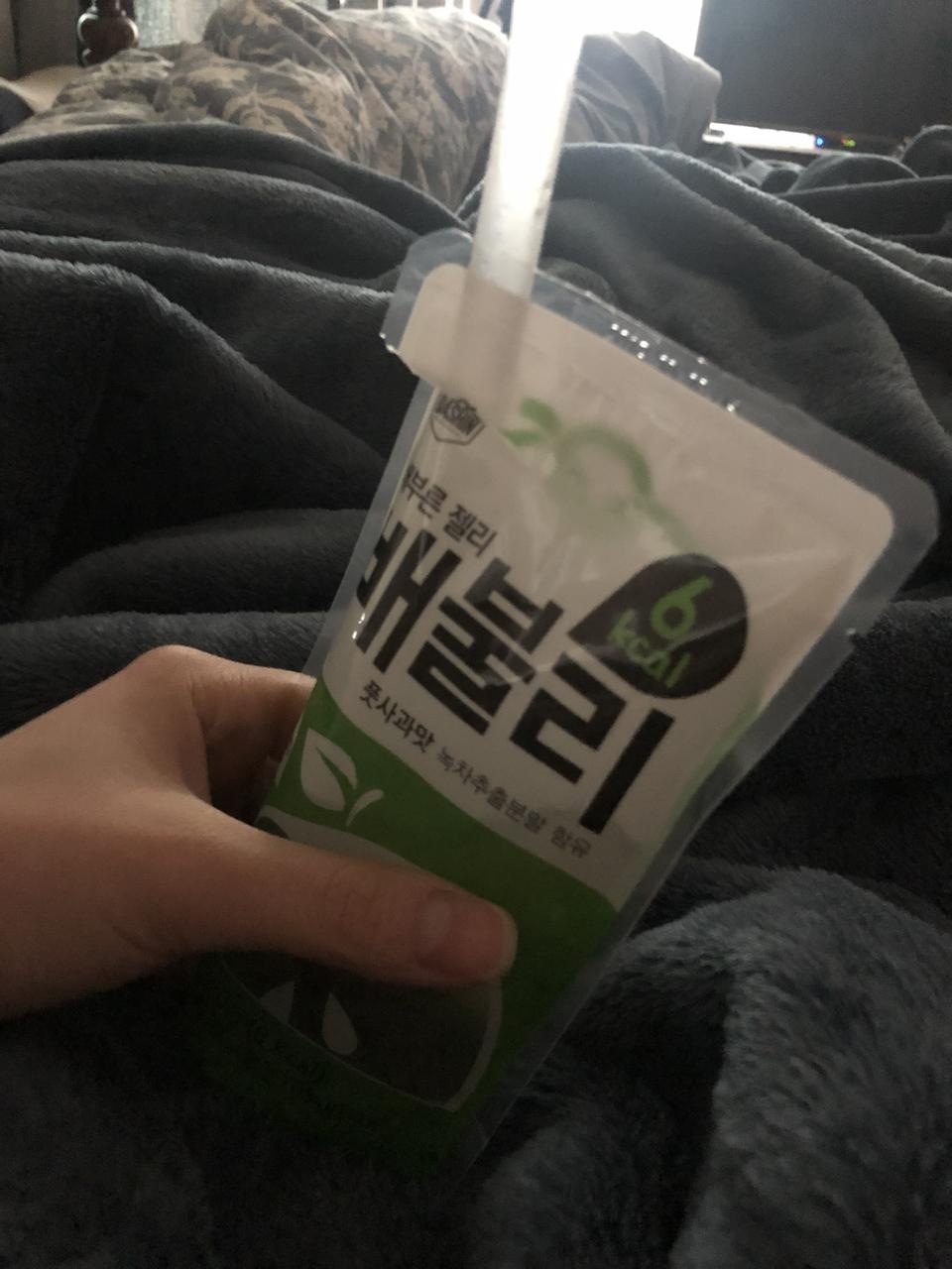 빨대도 준다구욧!!!!
너무 맛있어욧...임산부인데 입덧때문에 못먹고있는데 젤리만 들어가여....핳