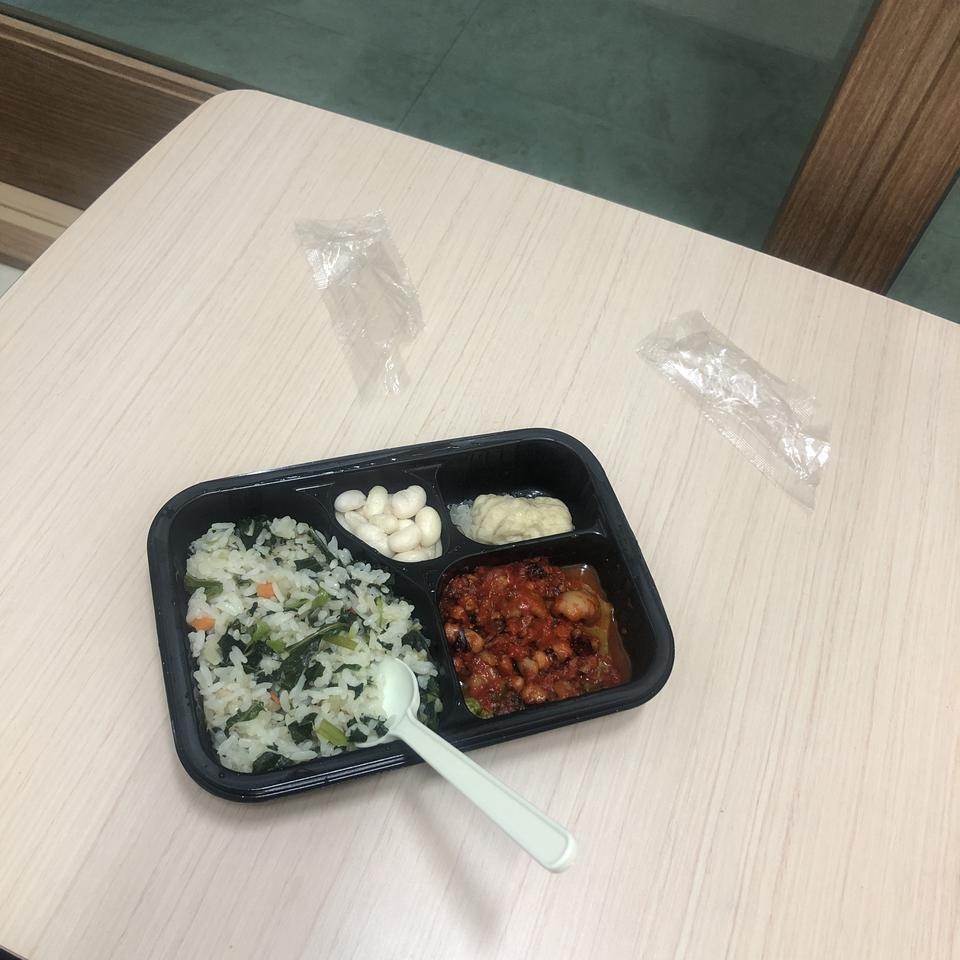 맛있어요! 전자렌지에 돌려 먹는데 맛있습니다