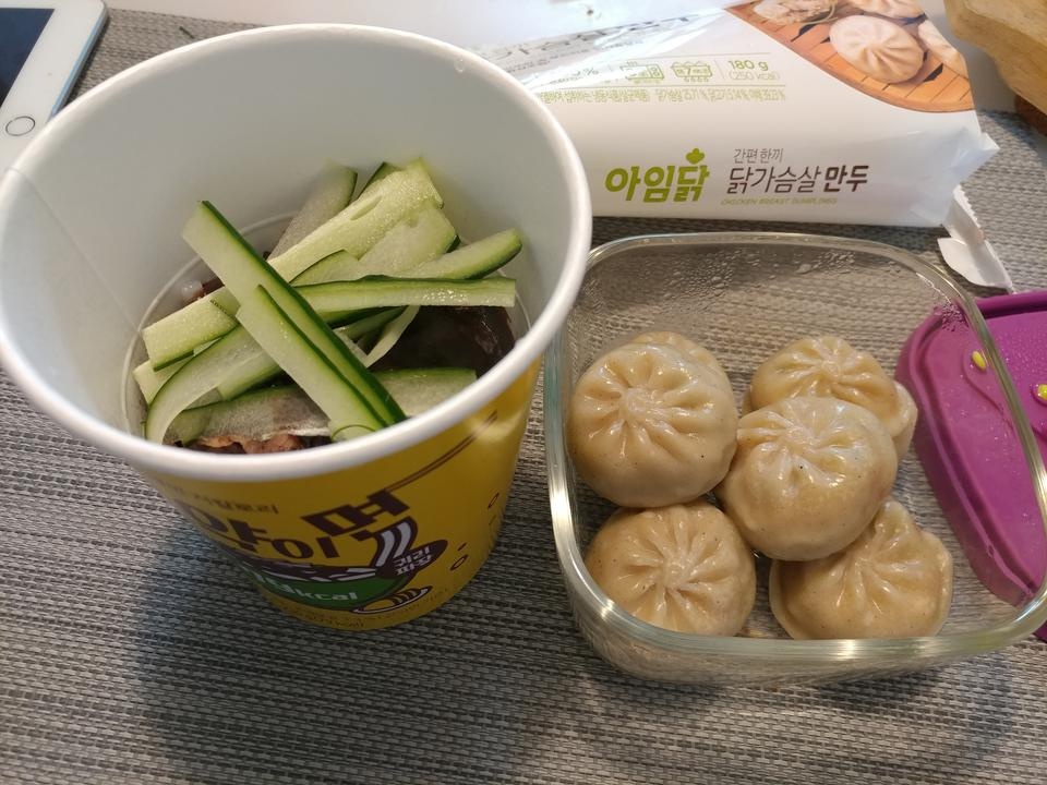 이건 진짜 최고죠. 제가 만두를 사먹으면 100퍼 설사하는데 요건 신기하게 배탈 안나요:) 곤약짜장이랑 한상...
