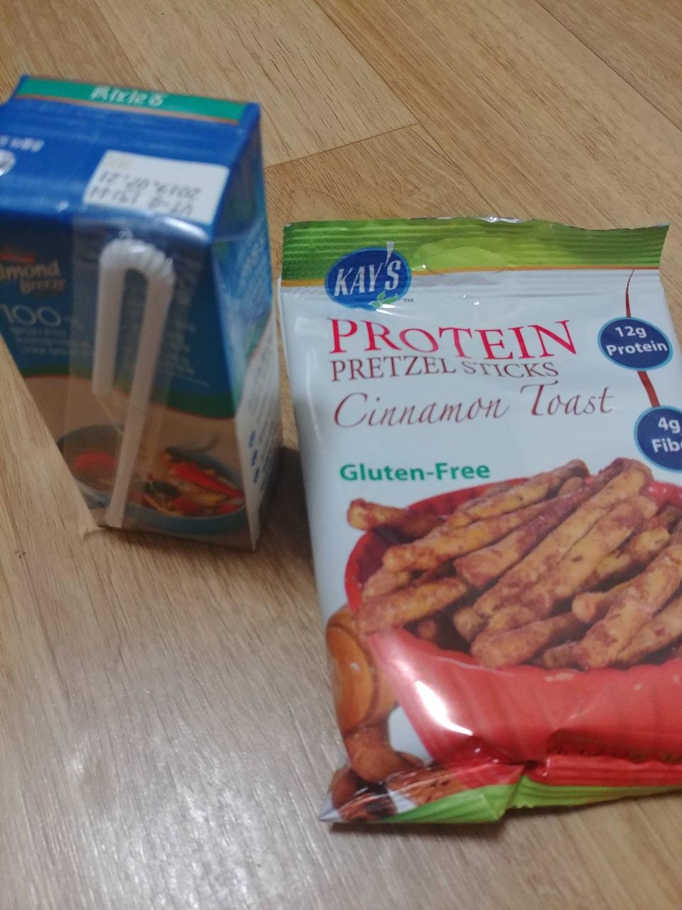 우유 대신으로 잘 먹고 있습니다. 맛있고 칼로리 낮아서 좋아요.