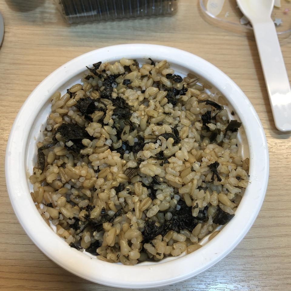 오랜만에 곤드레밥을 시켰습니당 
젤 좋아하는 건 두부된장인데
곤드레두 맛있어용 ᗢ̈