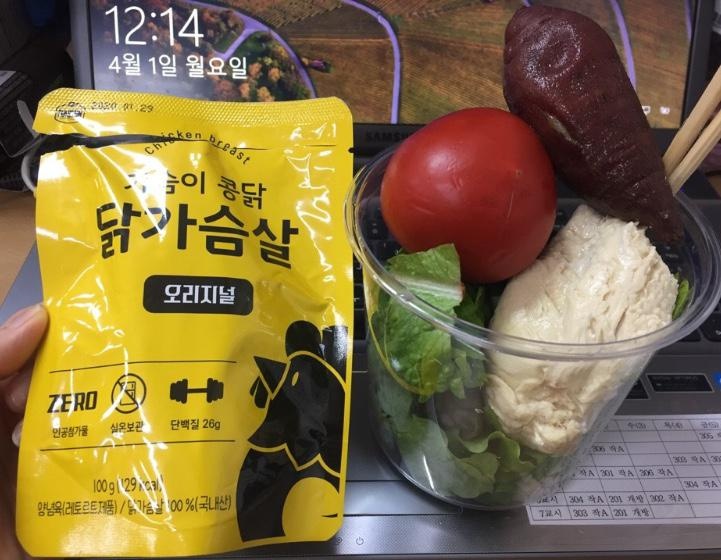 실온보관이라 들고 다니기 편하고 해동할 필요 없고 맛도 좋아요! 닭백숙 같아요 촉촉하게 달고기살결대로 ...
