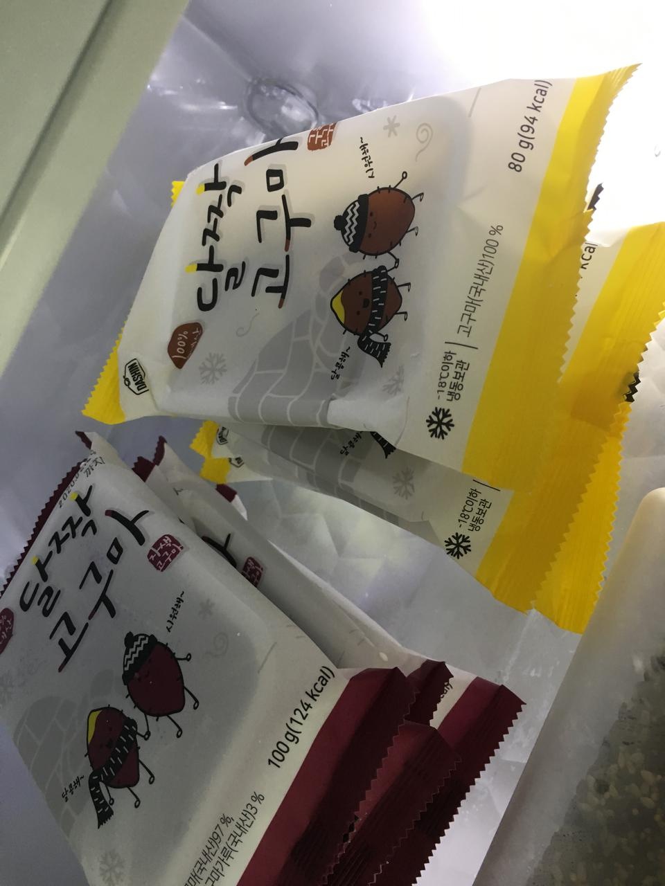 달지 않고 한입에 먹기 편해요 양이 좀 적지만
고구마 쪄먹기 귀찮은데 좋네요 다이어트식으로 먹고있어요