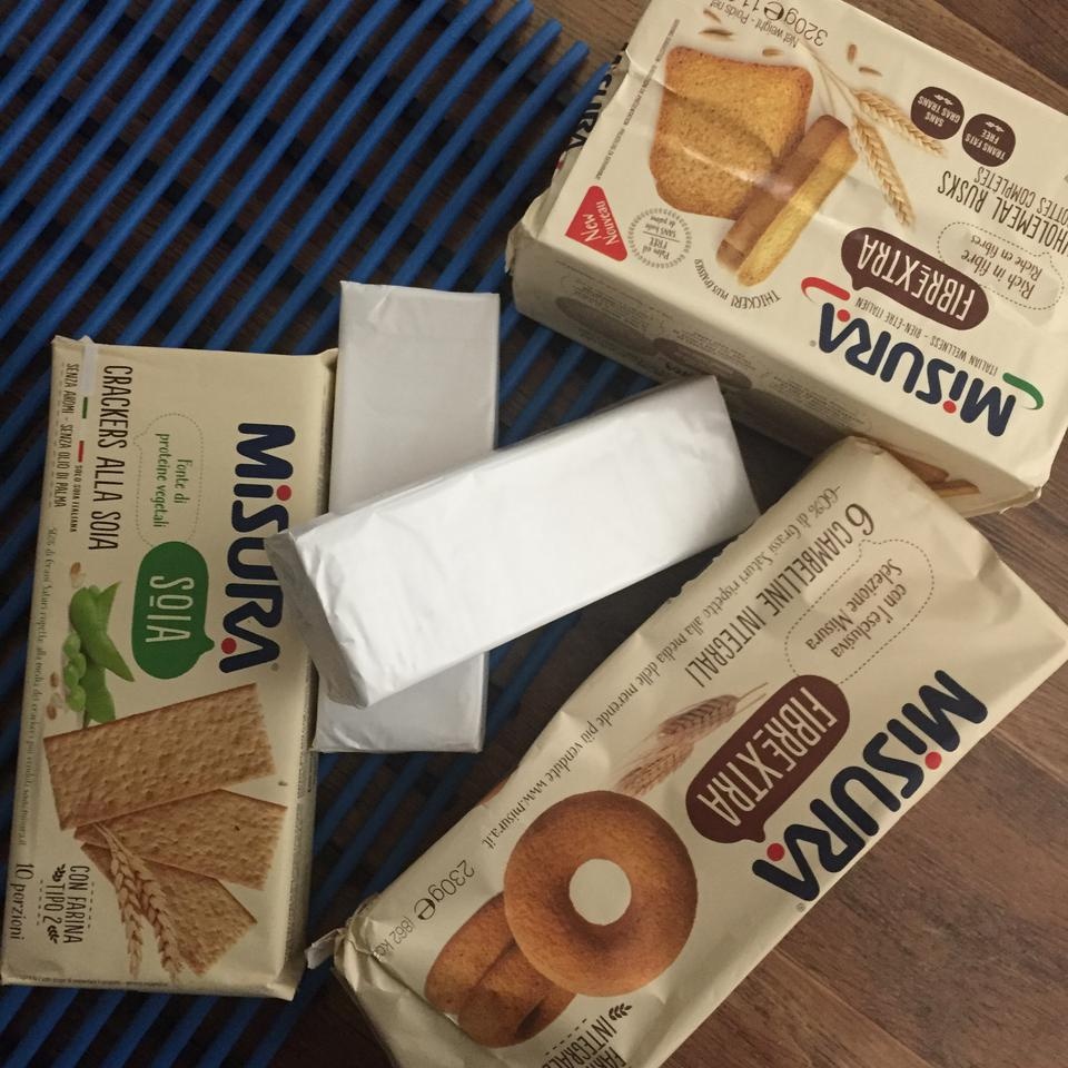 포장잘되어있고 야채싱싱하고 과자는 고소해요!