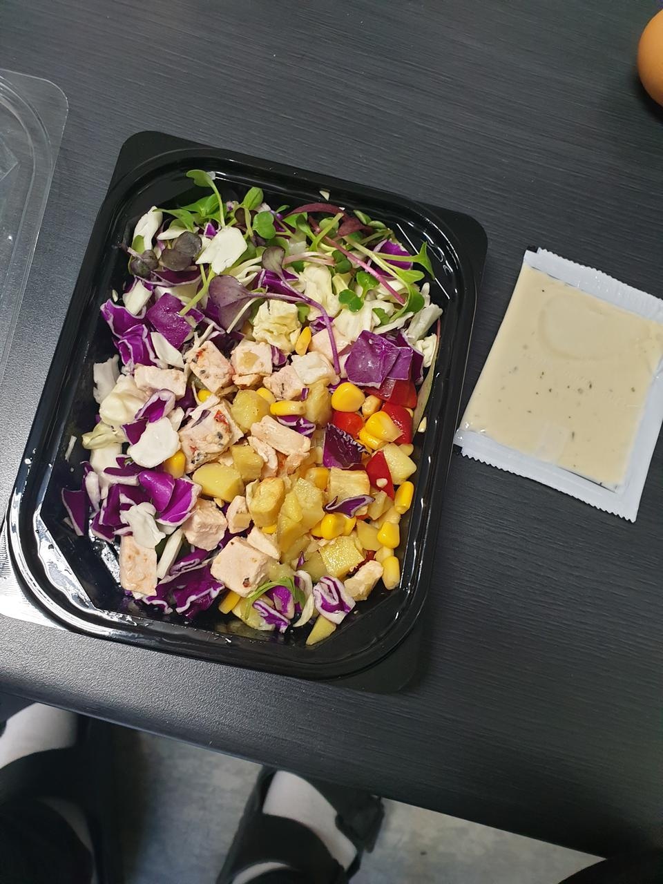 처음이라 5일치만 주문해서 3일째 먹는데 맛있네요ㅎㅎ 드레싱 야채 구성도 샐러드마다 다르고 맛있어요