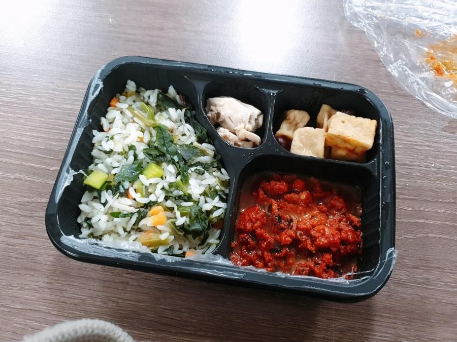냉동도시락중에 맛은 상위권이라고 생각해요!
근데 양이 너무너무 적어요 저는 다이어트용으로 산게 아니라...