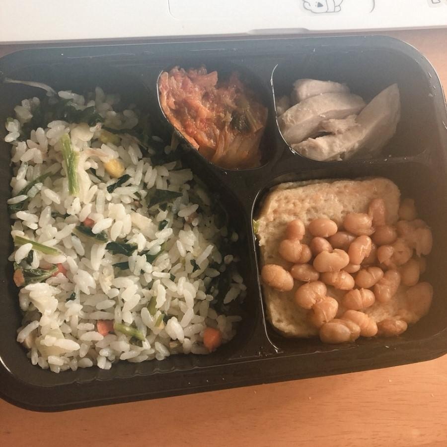 10개 모두 다 다른 식단으로 맛있어요!!!!
김치도 밍밍하지 않아요! 다먹고 또 주문예정!