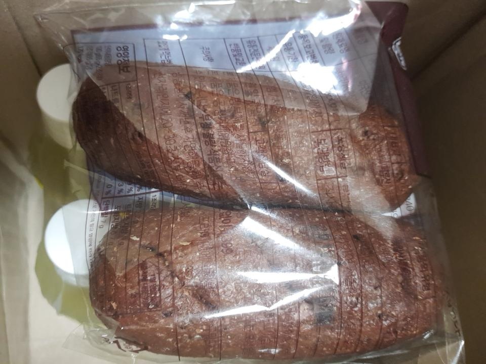 사실 좀 달달한 빵을 생각했는데 리뷰를 보니 쌉싸름하다해서 살짝 걱정입니당 ㅎㅎ