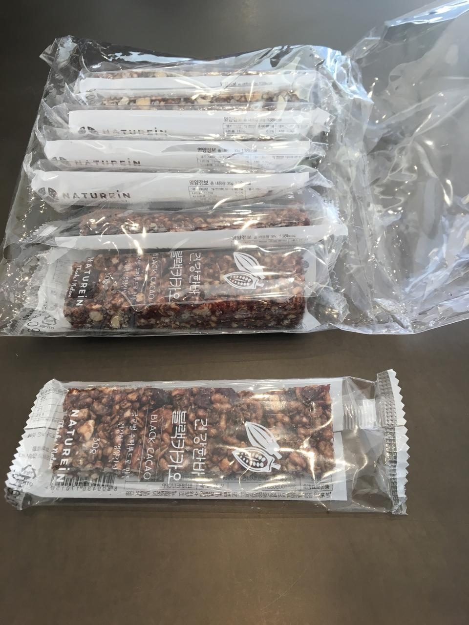 블랙카카오10개주문해서 단거 먹고 싶을때 하나씩 간식으로 먹어요~몸에도 좋고 칼로리도 낮고 너무 좋아요^...