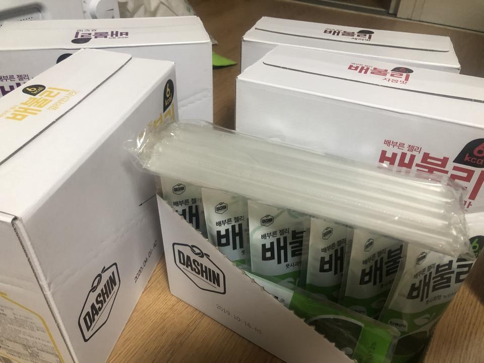 배송 빨라서 놀랐네용. 아직 모든 맛을 다 먹어보진 못했고 풋사과맛만 먹어봤어요. 새벽즈음에 배고플때 먹...