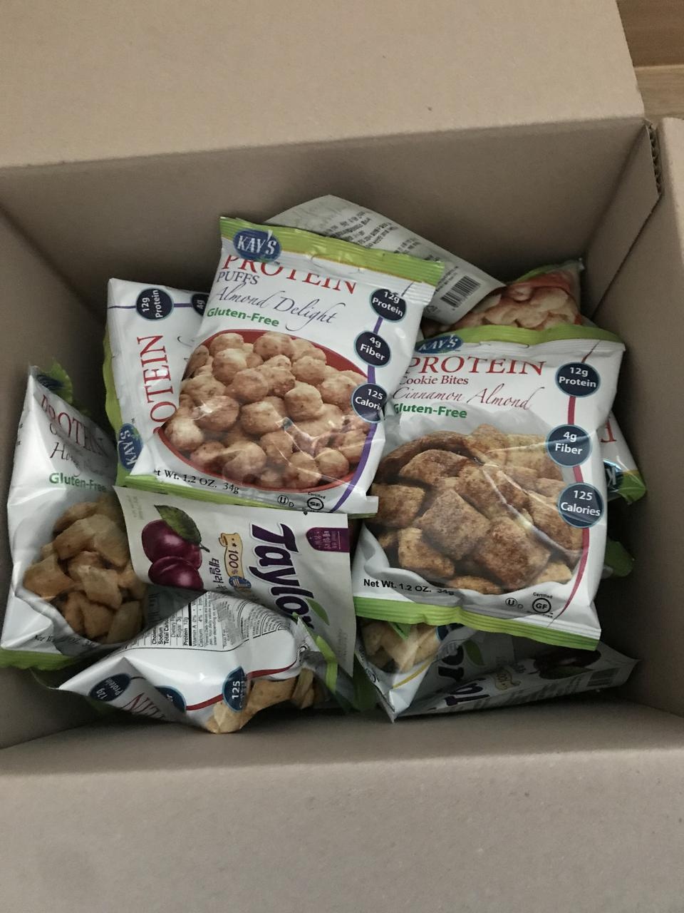 이렇게 한박스에 여러가지 시켰어요 빨리 다 먹고싶네요