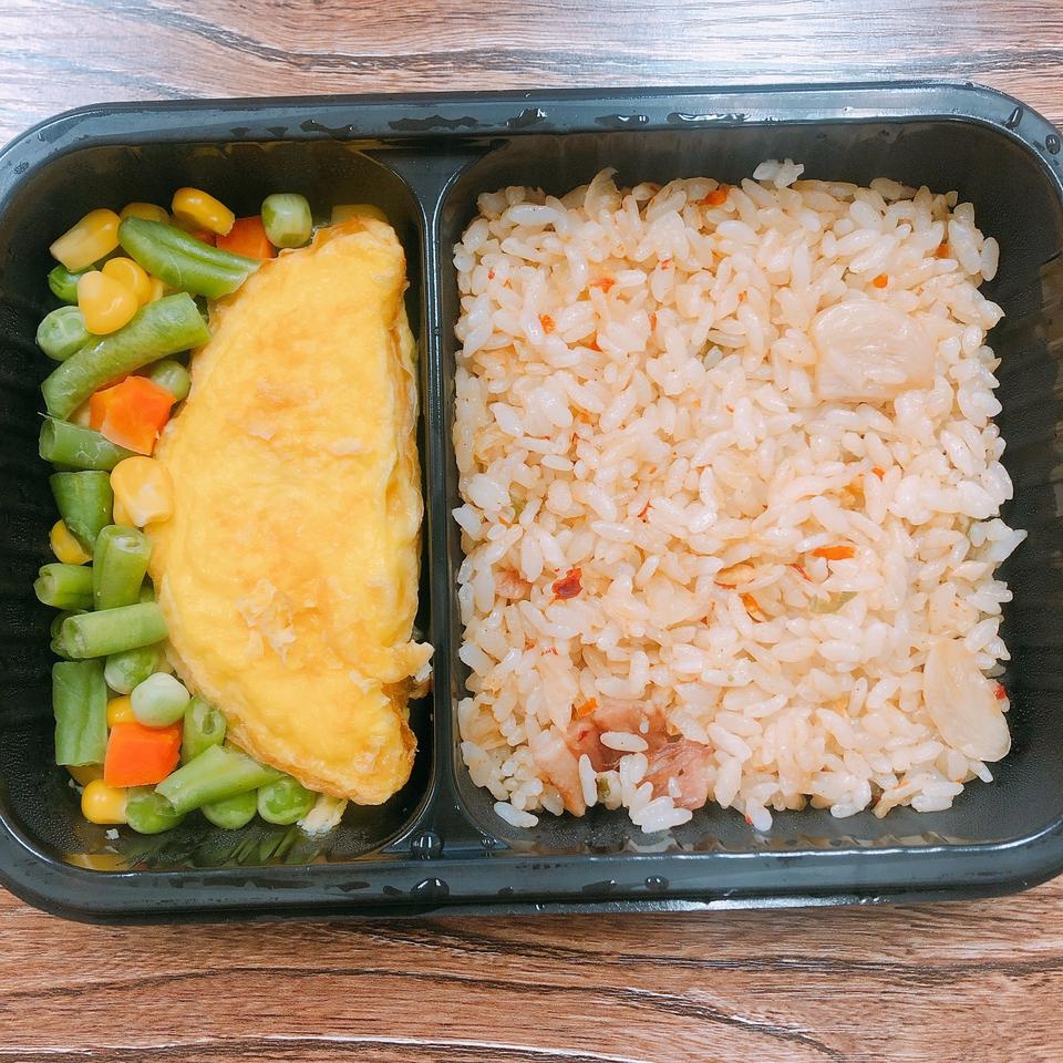 다른 제품도 먹어봤는데 가격 맛 종류 다 괜찮았어요. 중상 정도는 되는 도시락이라고 생각합니다. 양도 다...