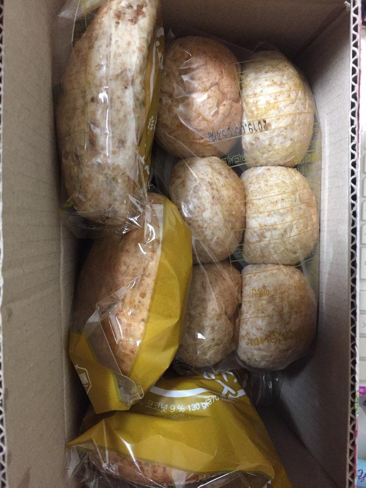 배송시작하고 하루만에 왔어요ㅋㅋ저번에 먹고 맛있어서 또시켜요
통밀빵 완전맛나구요 옥수수빵도맛있네요 ...