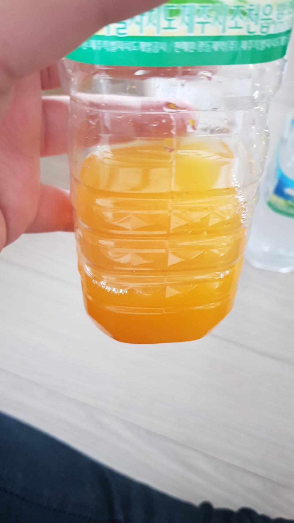 어릴때부터 호박즙은 너무 안맞는거같더라구요. 먹으면 신물이 올라와서 ㅠ  
후기처럼 가루가 덜녹는거같긴...
