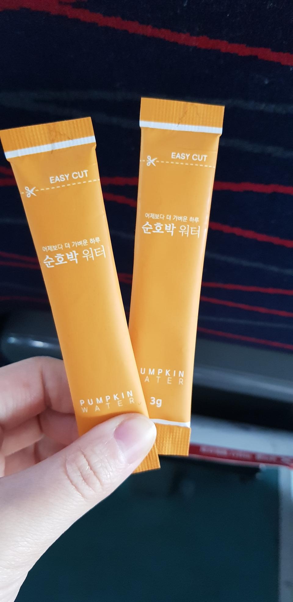아침저녁으로 물에타서 먹고요 아침에 바쁜날은 챙겨서 나와서 페트병 물 반 마시고 넣어서 먹는데 편리하고...