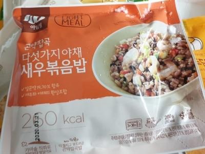 새우가 은근 많이 들어가 있어서 실속있어요. 맛있어서 재구매했는데 역시나 만족스럽습니다.