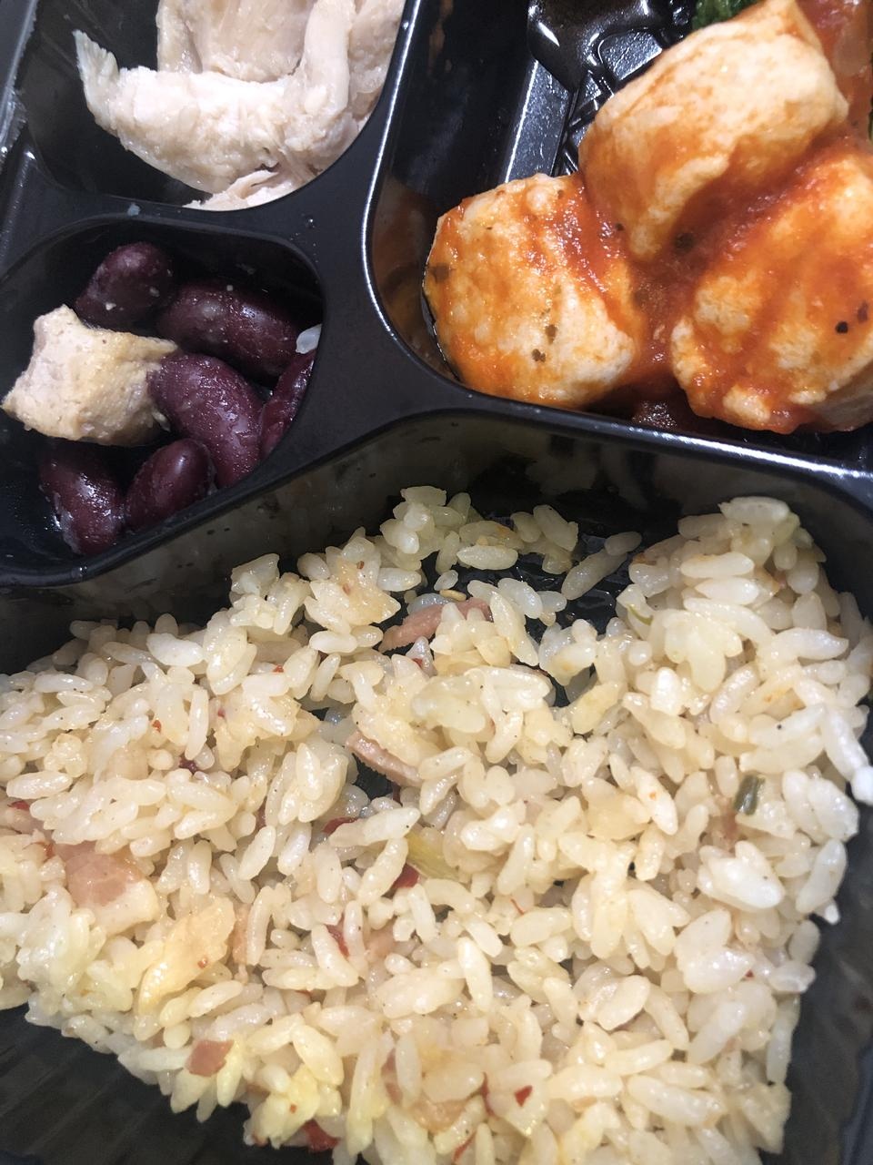 아임웰꺼 질려서 시켯는데 볶음김치가 신의한수네요