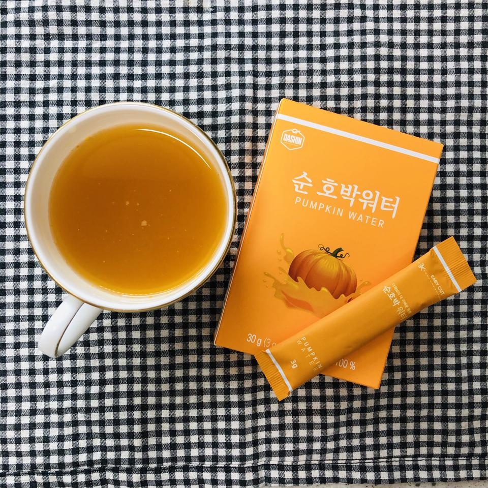 분말 파우치 형태라 냉장고에 넣지 않고 실온보관이 가능하다는 점, 즙보다 부피가 훨씬 작고 휴대가 간편하...